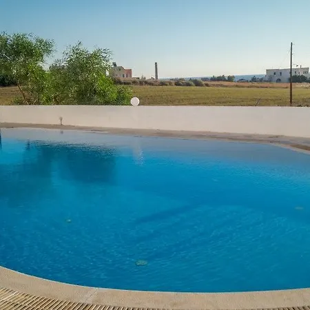Monolithos Hotel 2*